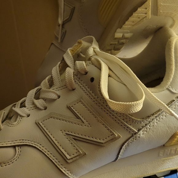 Shoes - Picture 3 of 4